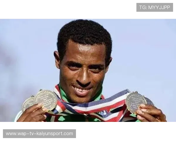 世界田径：肯尼亚跑者屡破纪录，赛场火爆非凡！，肯尼亚跑步视频