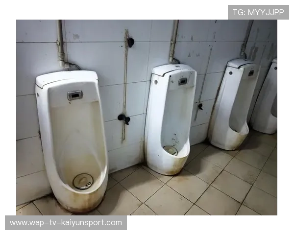 教资考试女生占男厕,社会对教师素质提出质疑:从细节看教育的未来 教资考试女生占男厕,社会对教师素质提出质疑:从细节看教育的未来